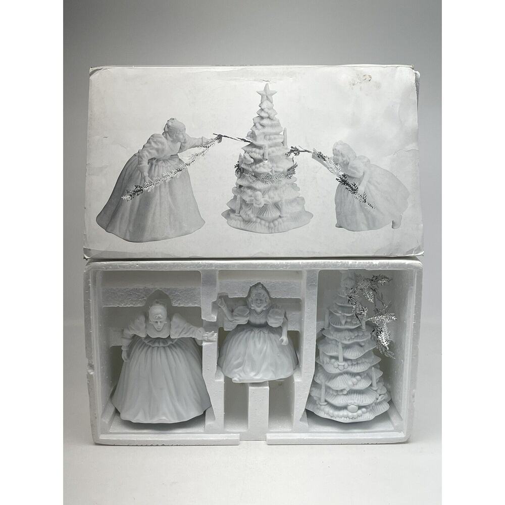 Dept 56 Winter Silhouette “PUTTING UP TREE” #77895 with Box Porcelain Used